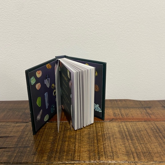 Healing Stones, Healing & Tranquil Candle and A Crystals Introduction Mini Book - Picture 7 of 13